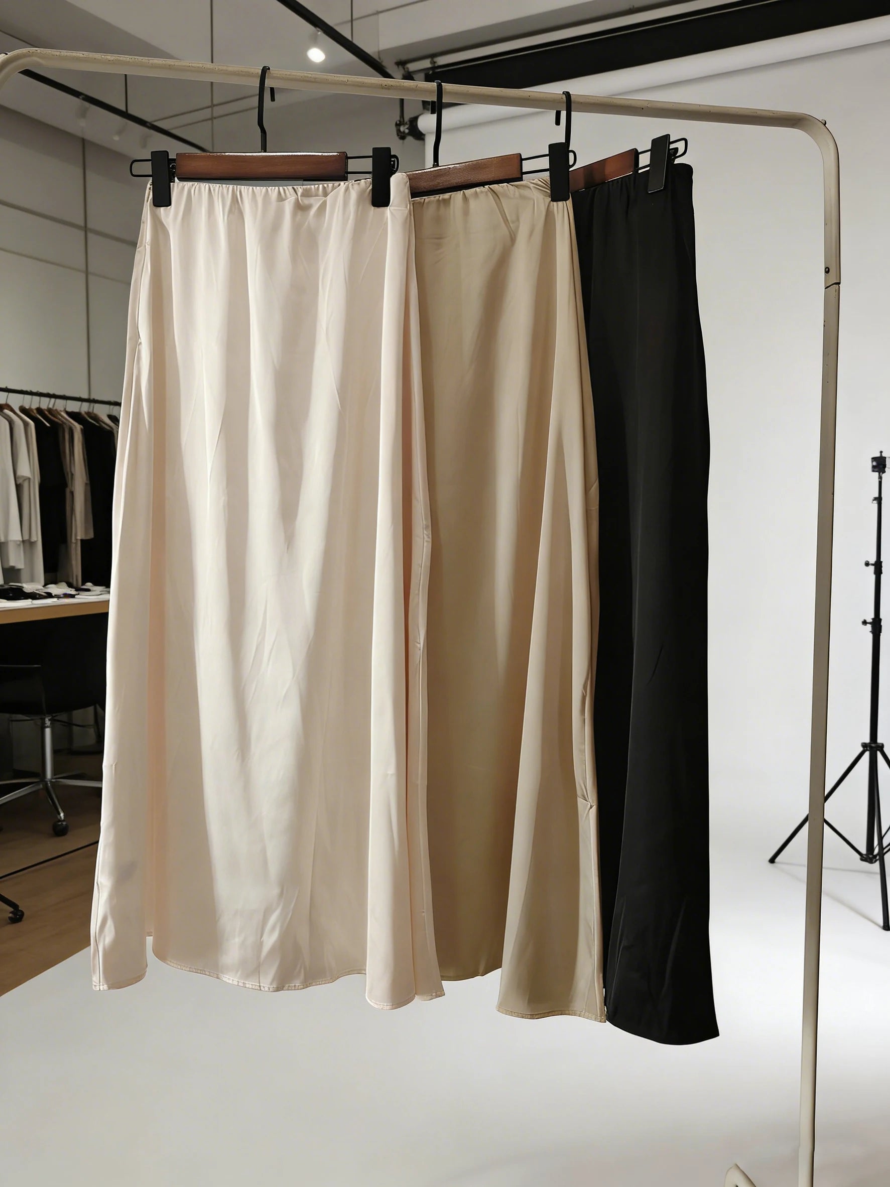 EleganceFlow Women’s High Waist Maxi Skirt – Casual Elegant Long Skirt with Elastic Waist